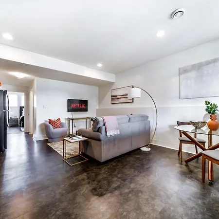 Stunning Modern Suite - King Bed - Free Parking & Netflix - Fast Wi-Fi - Long Stays Welcome Edmonton Exterior photo