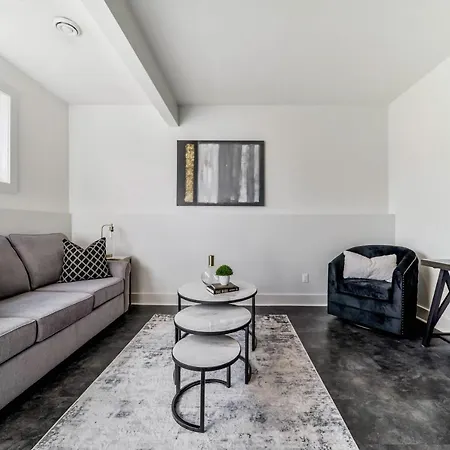 Stunning Modern Suite - King Bed - Free Parking & Netflix - Fast Wi-Fi - Long Stays Welcome Edmonton Exterior photo
